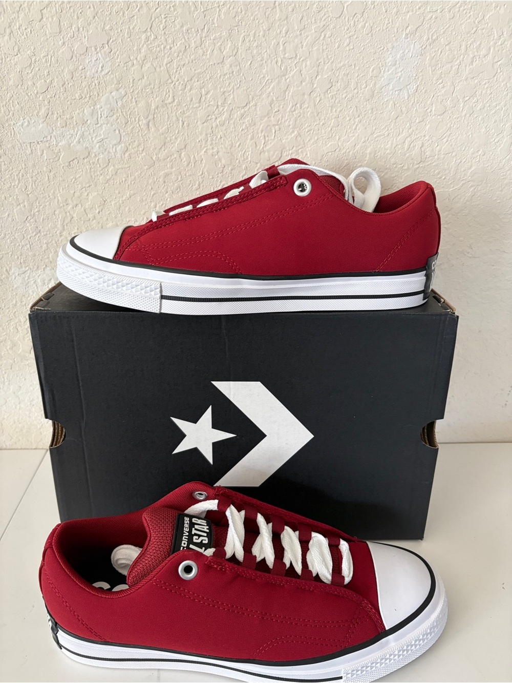 NIB Converse Chuck Taylor All Star low Puff Park Red/White/Black 10 Mens/ 11.5 W